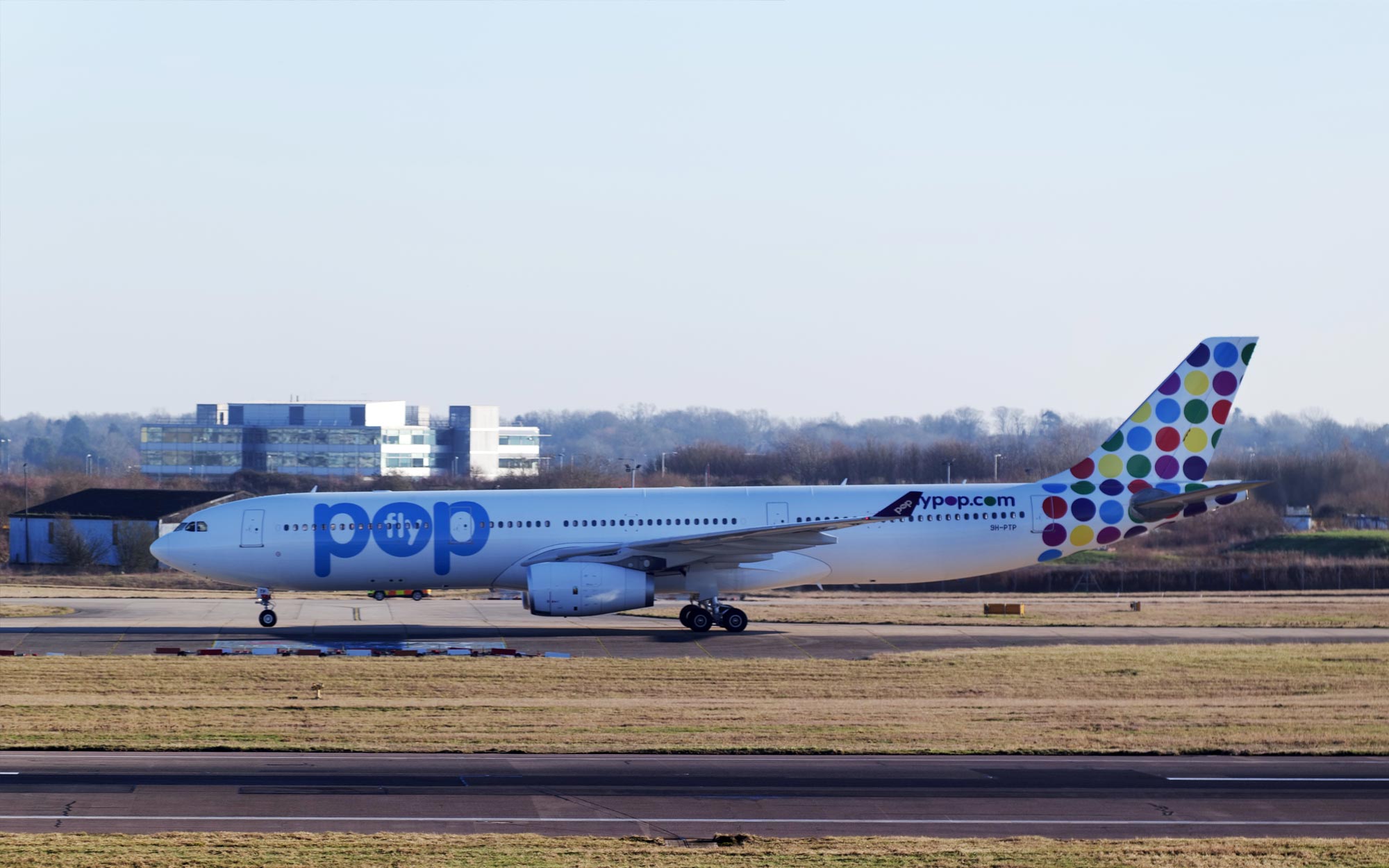 flypop second aircraft arrives in Stansted